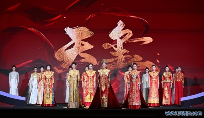 艺秀小镇擎国风新章 六千年文脉花开鹏城  ——“花开中国”工程启新传统文化前锋篡改之路