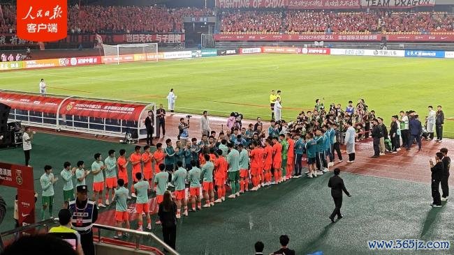 国足为武磊举行国度队百场记挂典礼 荣耀技术牢记